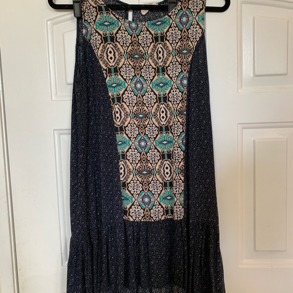 Love sleeveless mini dress or tunic top